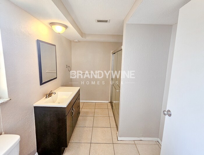 Building Photo - 7815 Treasure Pointe Dr