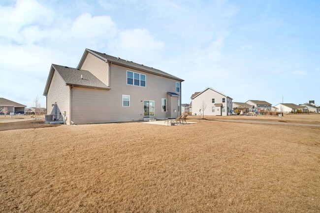Building Photo - 733 Juniper St