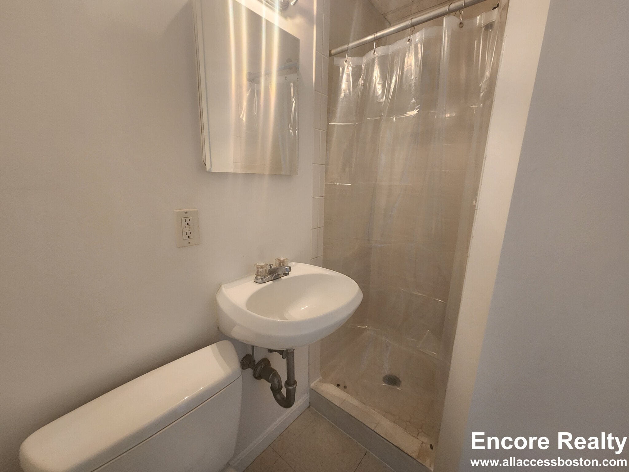 Building Photo - 1061 Beacon St