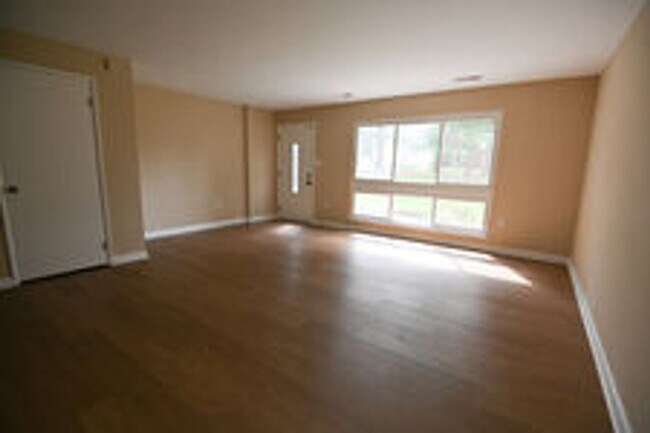 Building Photo - 2219 Fendall Ct