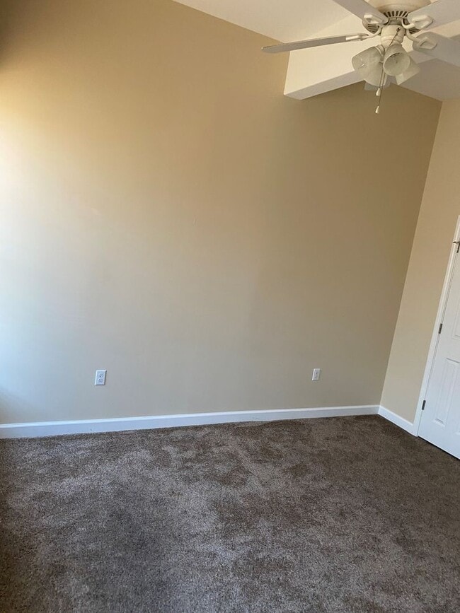 Building Photo - One Bedroom Loft Apartment Available in Hi...