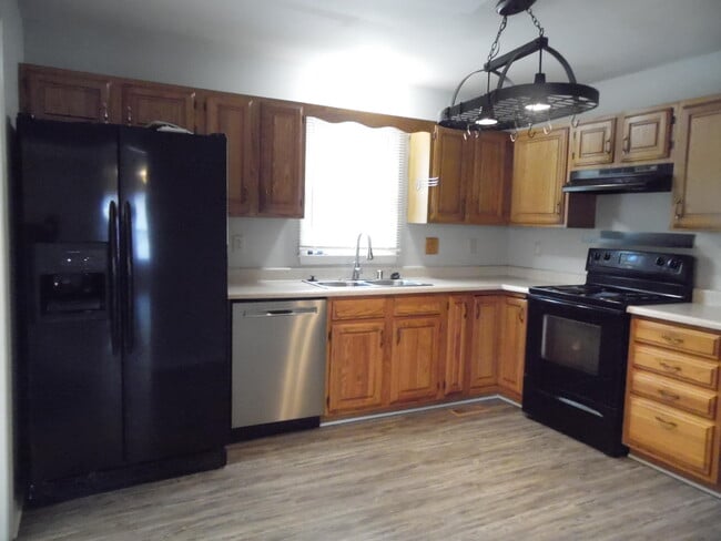 Building Photo - 4456 Hartland Pkwy