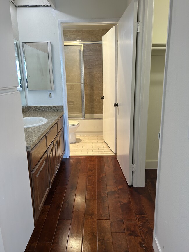 main bathroom - 10811 Ashton Ave