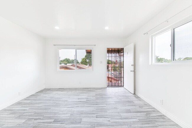 Building Photo - 248 E Norton St