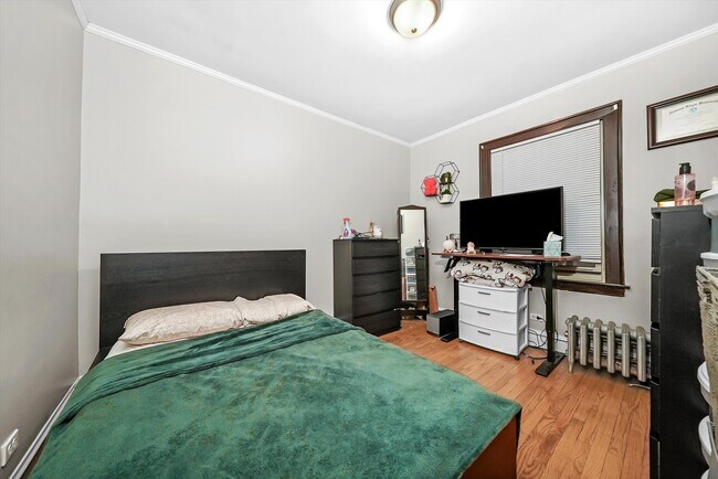 Building Photo - 1929b Grove Ave