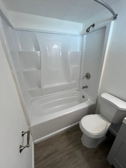 Building Photo - 4312 Mesa Dr