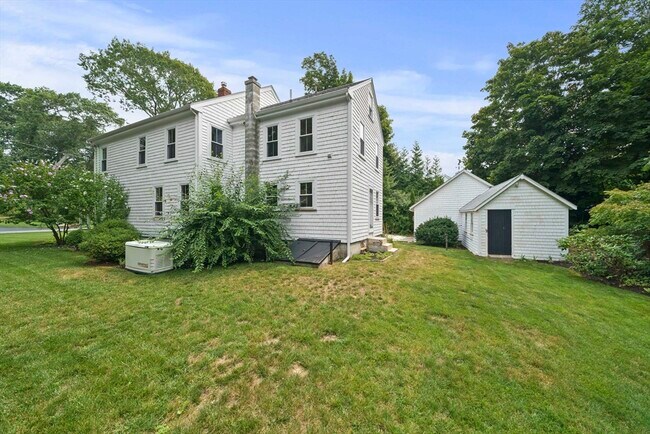 Building Photo - 17 Lovers Ln