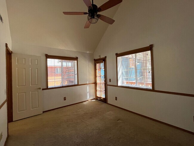 Building Photo - Beautiful 2 Bedroom 2 Bathroom in Big Bear City with Large Backyard