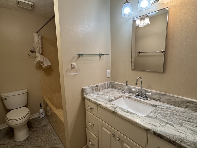 Building Photo - 806 Regatta Cir