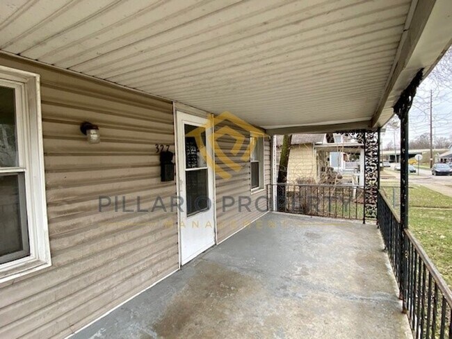 Building Photo - Spacious 3 Bedroom / 1 Bath Home Near Down...
