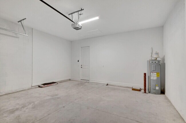 Building Photo - 1104 SE Crosswood Wy