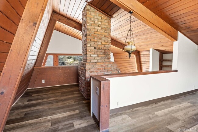 Building Photo - 304 Lake Lodge Dr