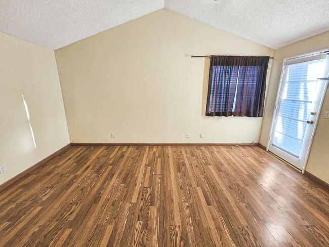 Building Photo - 821 Janelle Ct