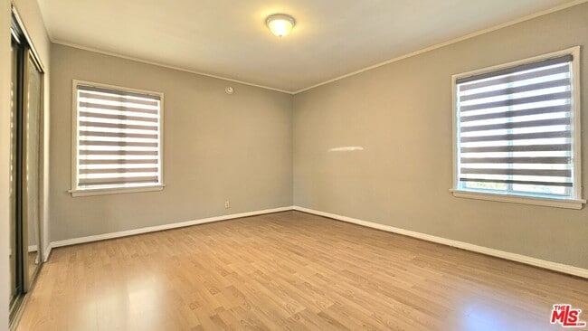 Building Photo - 1022 S Norton Ave