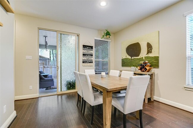 Building Photo - 2516 Amur Dr