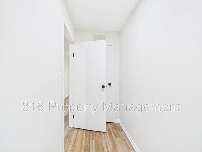 Building Photo - 8215 Ruskin Way