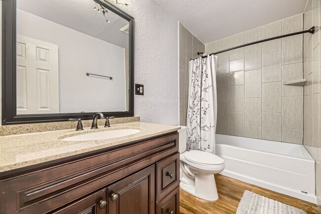 Building Photo - Charming 3BR House in Littleton