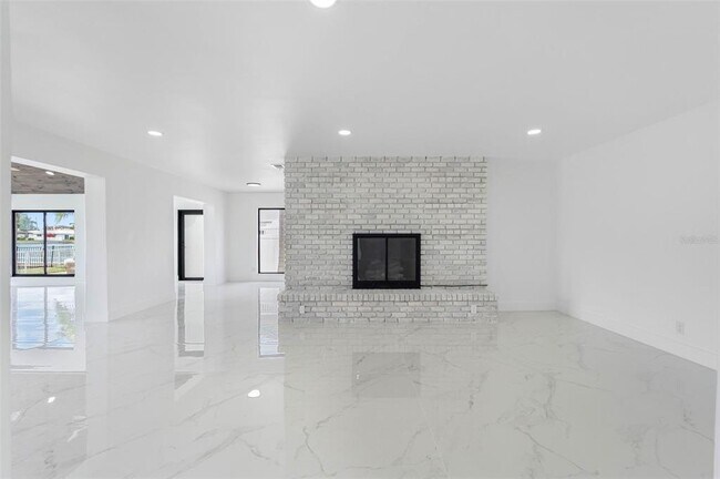 Building Photo - 520 115th Ave