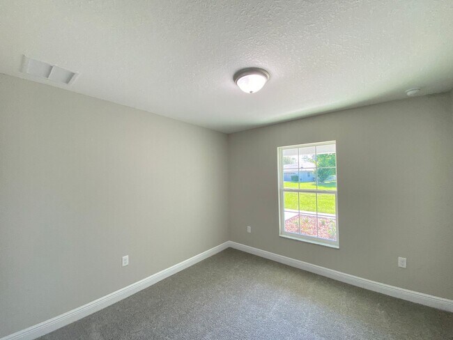 Building Photo - Desirable SW Ocala Neighborhood 4/2/2 *WON...