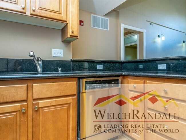 Building Photo - Spacious 2-Bedroom Condo in Prime Downtown...