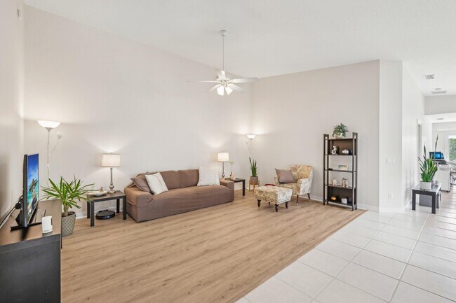 Building Photo - 10853 SW Elsinore Dr