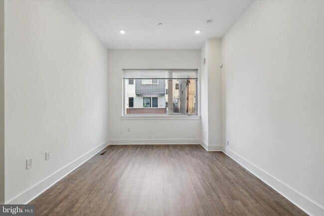 Building Photo - 1328 N Franklin St