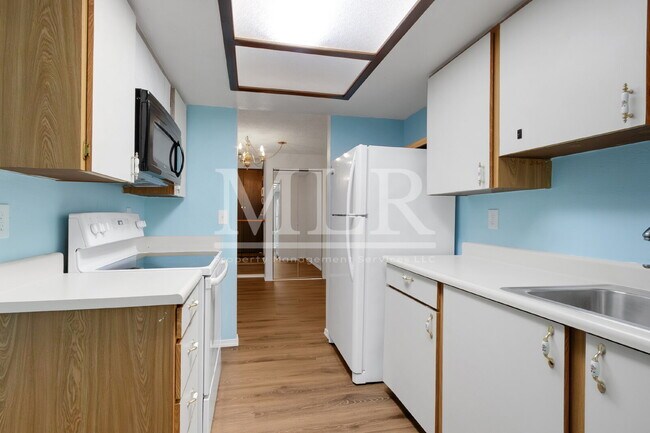 Building Photo - Peaceful 2 bed 2 bath condo