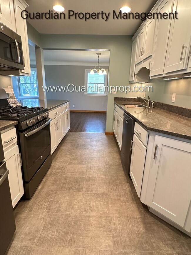 Building Photo - Linden Hills Main Upper Level  Duplex, Fenced Yard, 1 Car Garage, Dishwasher, Storage, Laundry