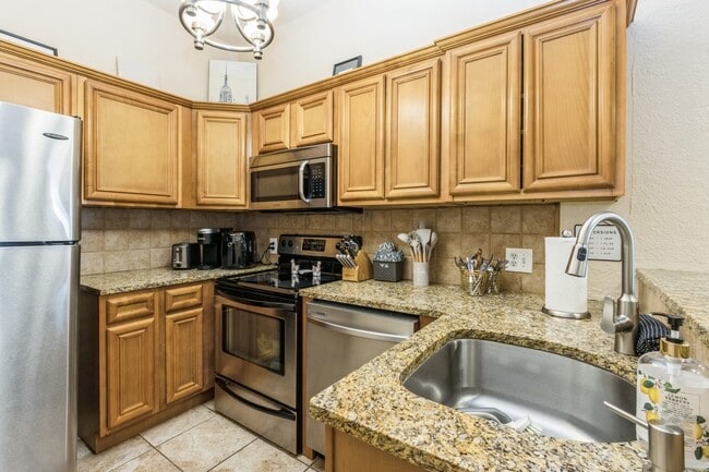 Building Photo - 1111 W 46th St