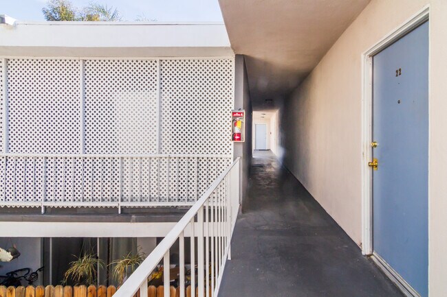 Building Photo - 8601 Balboa Blvd