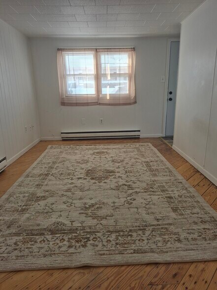 Building Photo - 523 N Locust St