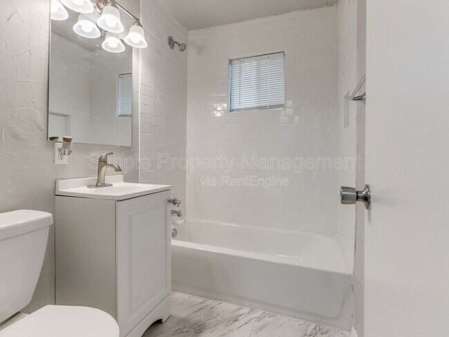 Building Photo - 1800 Hampton Rd