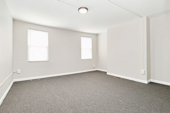 Building Photo - 1418 N Eden St