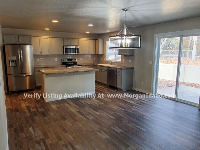 Building Photo - 10082 W Campville St