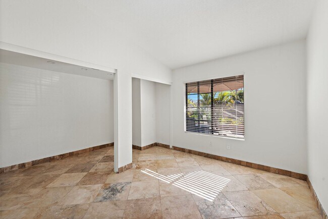 Building Photo - 2967 Bonanza