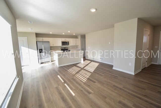 Building Photo - 3 Bedroom 2.5 Bath Townhome in Waukee