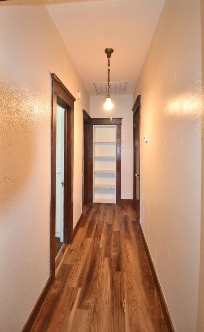 Building Photo - Beautiful Unique Home in Downtown Lebanon!