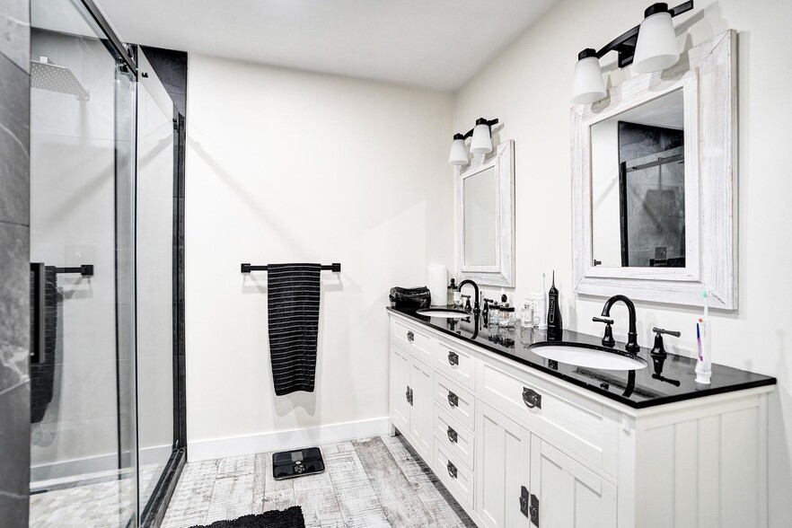 Building Photo - 8467 Dynasty Dr