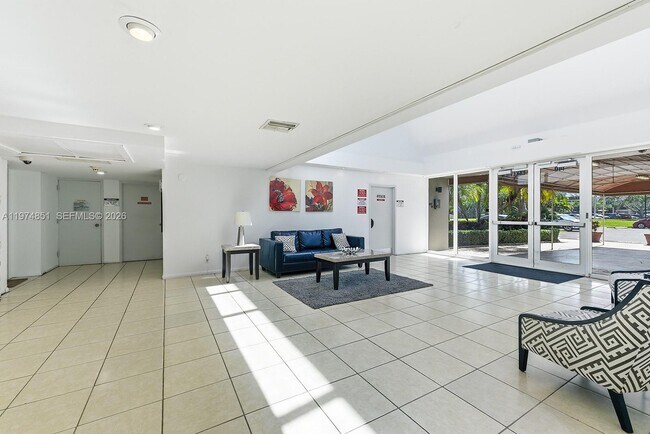 Building Photo - 140 Lakeview Dr