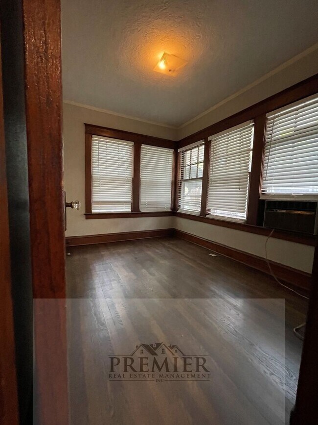 Building Photo - 4545 Fairmount Ave
