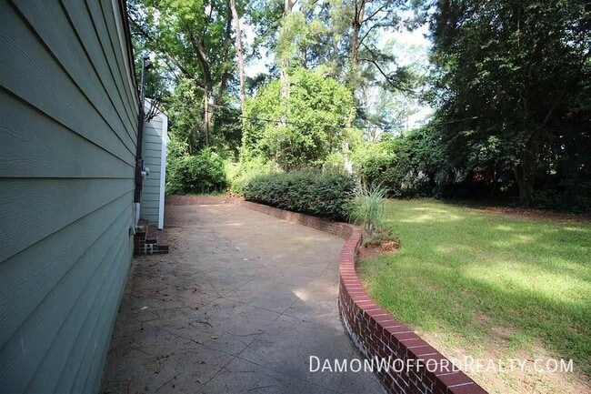 Building Photo - 125 River Park Dr