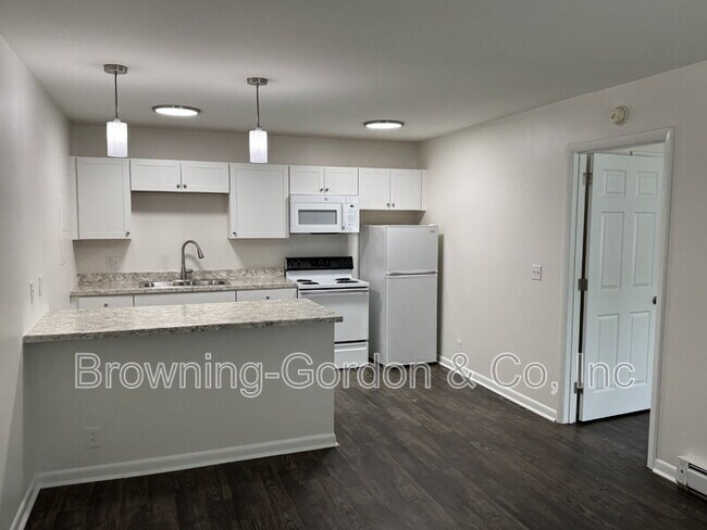 Building Photo - 2601 Hillsboro Pike