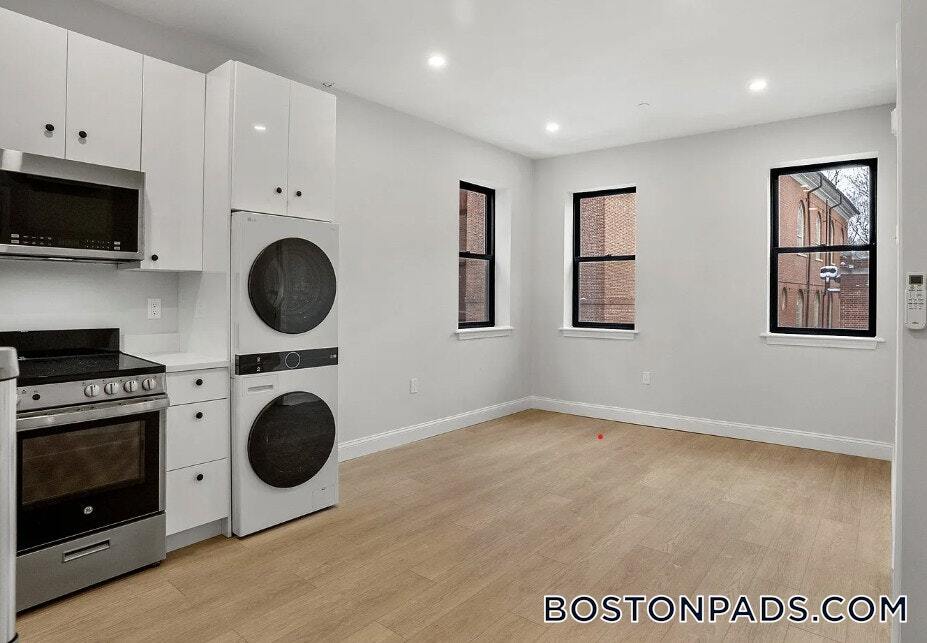 Building Photo - 176 Salem St