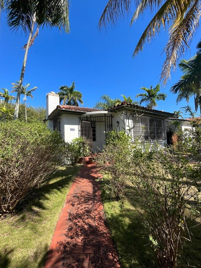 Building Photo - 175 SW 25th Rd