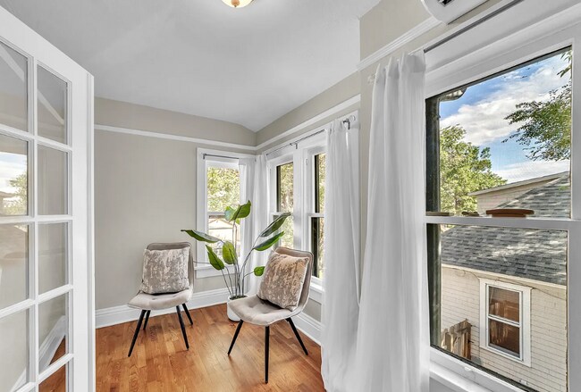 Building Photo - Beautiful 5 Bedroom Home with Lots of Natural Light and Private Fenced Backyard! A Must See!