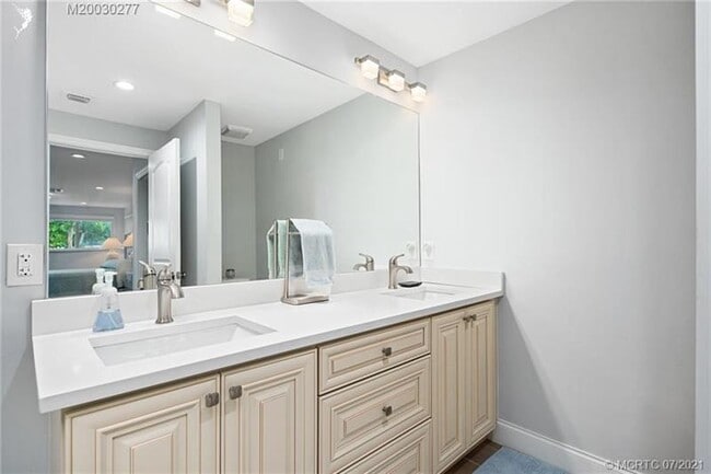 Building Photo - 356 Granada St