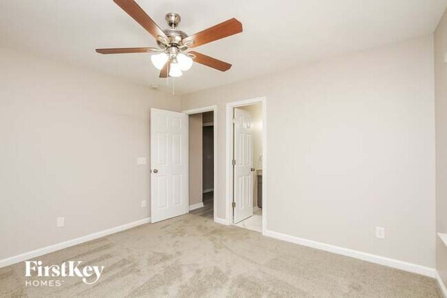 Building Photo - 128 Lismark Dr