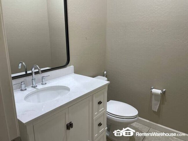 Building Photo - North Phoenix Beauty 4bed + den 3bath clos...