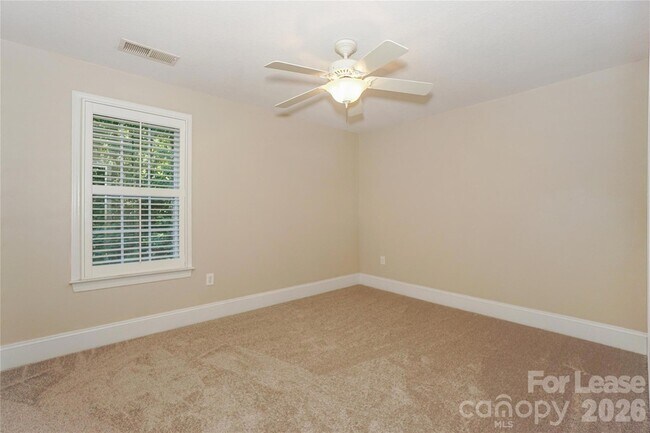 Building Photo - 181 Streamside Pl