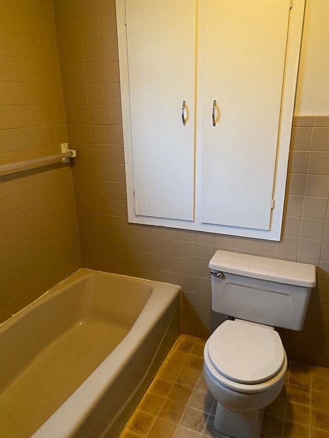 Building Photo - Spacious Manheim 3 Bedroom, 2 Bath House